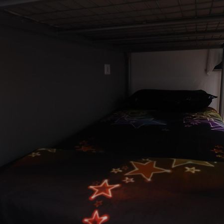 Sonche Hostel Тирана Екстериор снимка