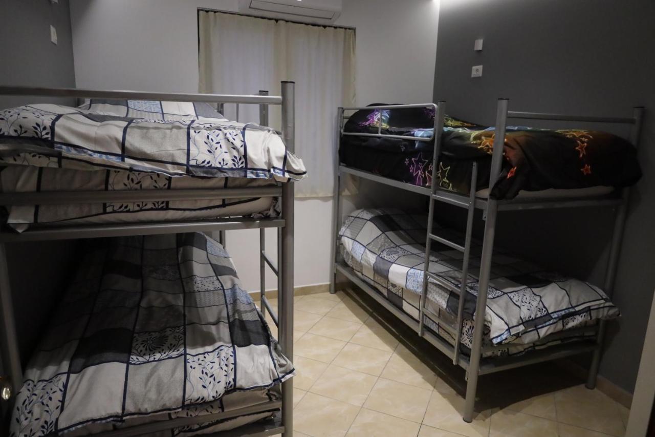 Sonche Hostel Тирана Екстериор снимка