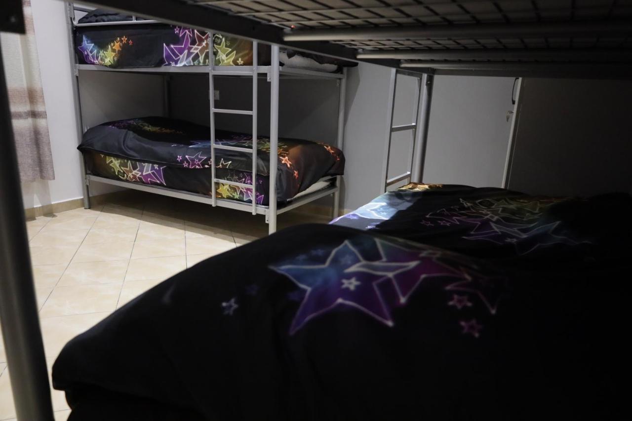 Sonche Hostel Тирана Екстериор снимка
