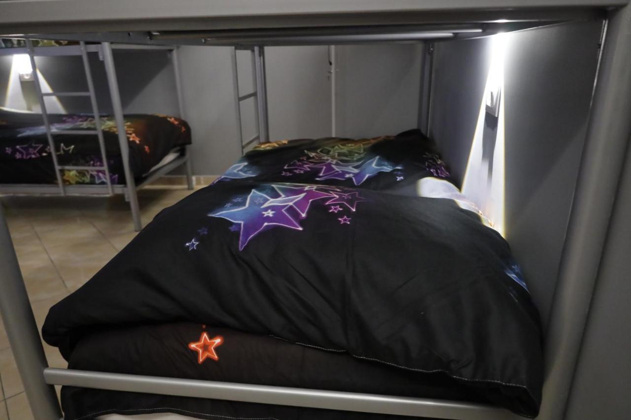 Sonche Hostel Тирана Екстериор снимка