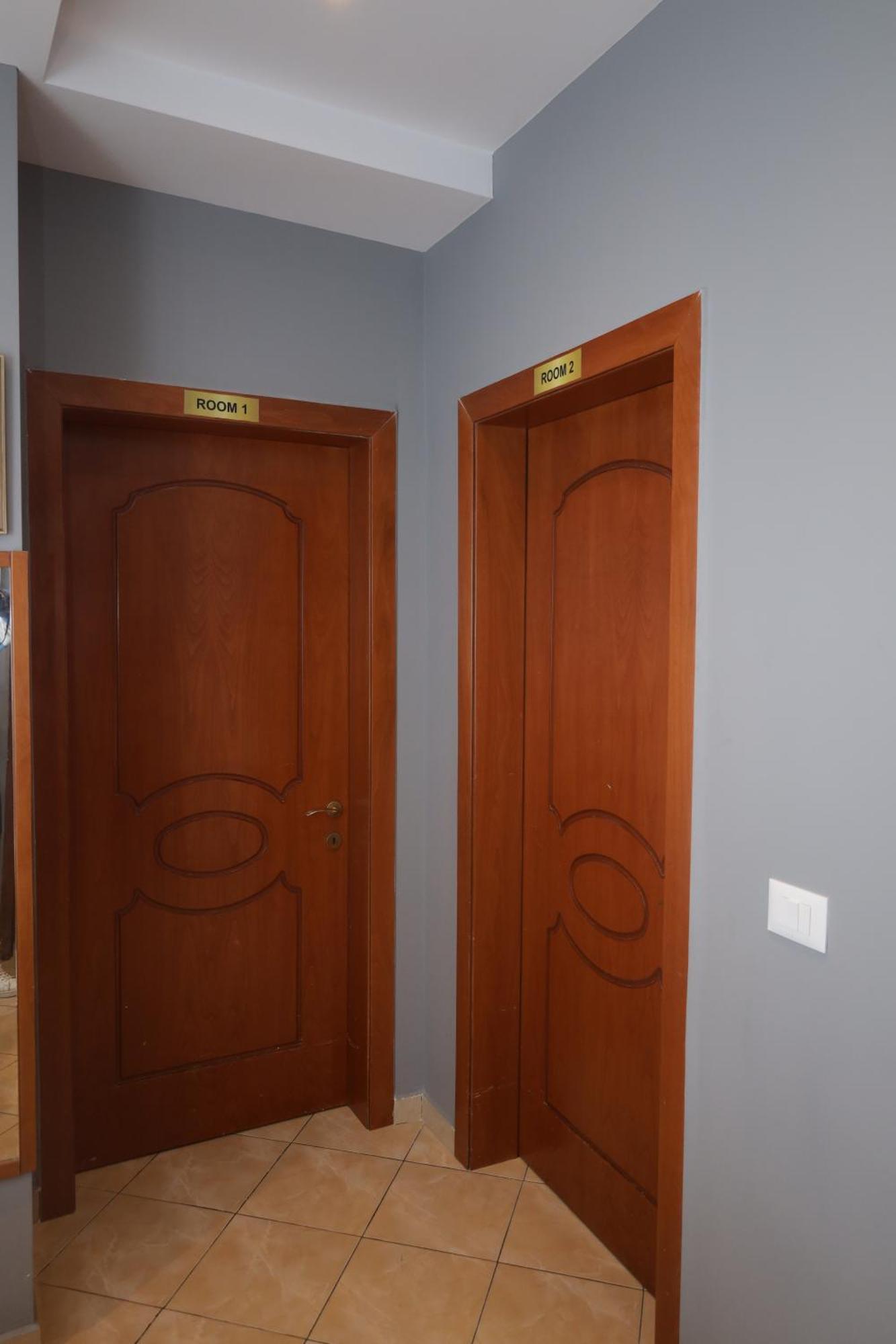 Sonche Hostel Тирана Екстериор снимка