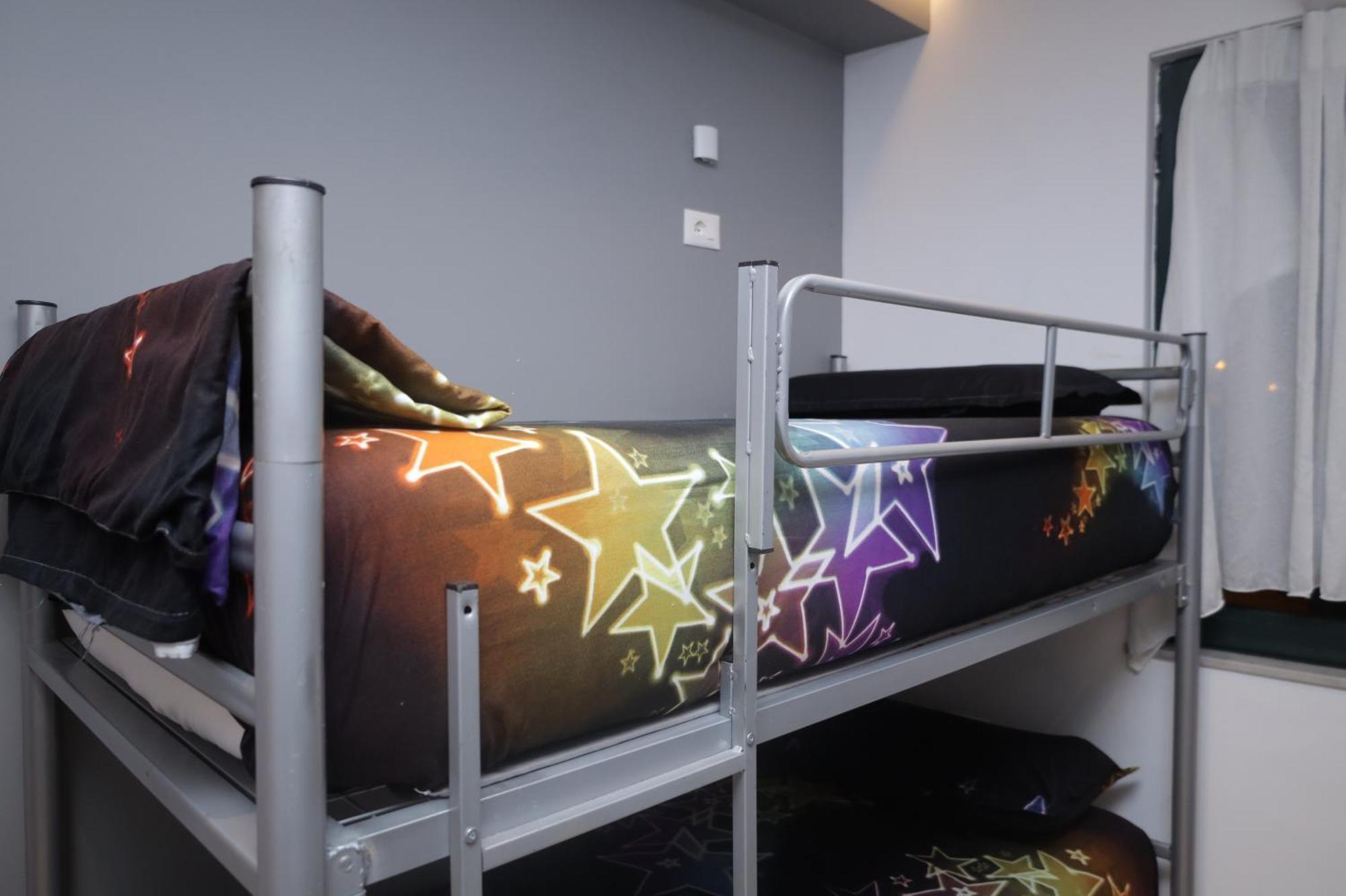 Sonche Hostel Тирана Екстериор снимка