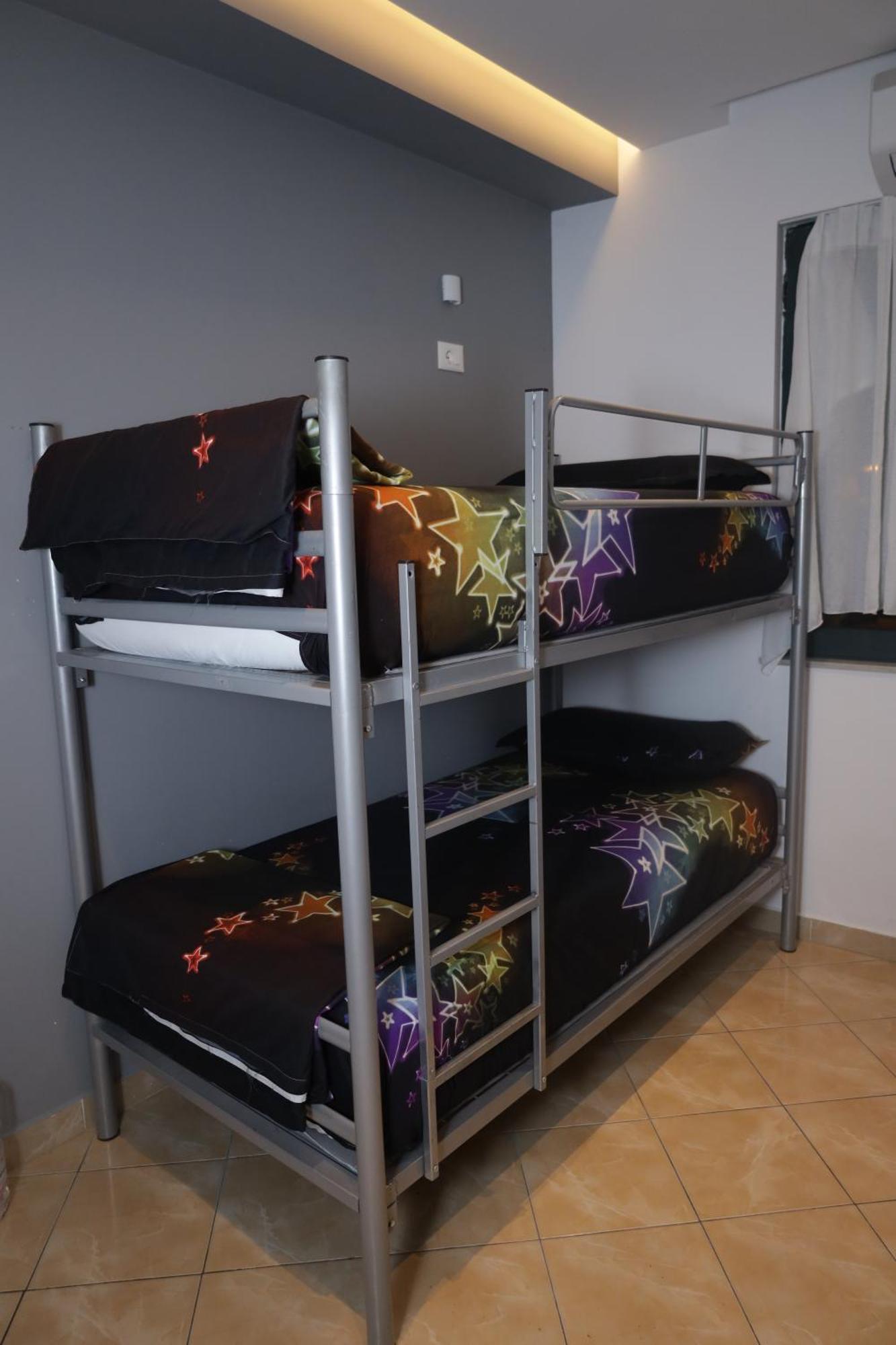 Sonche Hostel Тирана Екстериор снимка