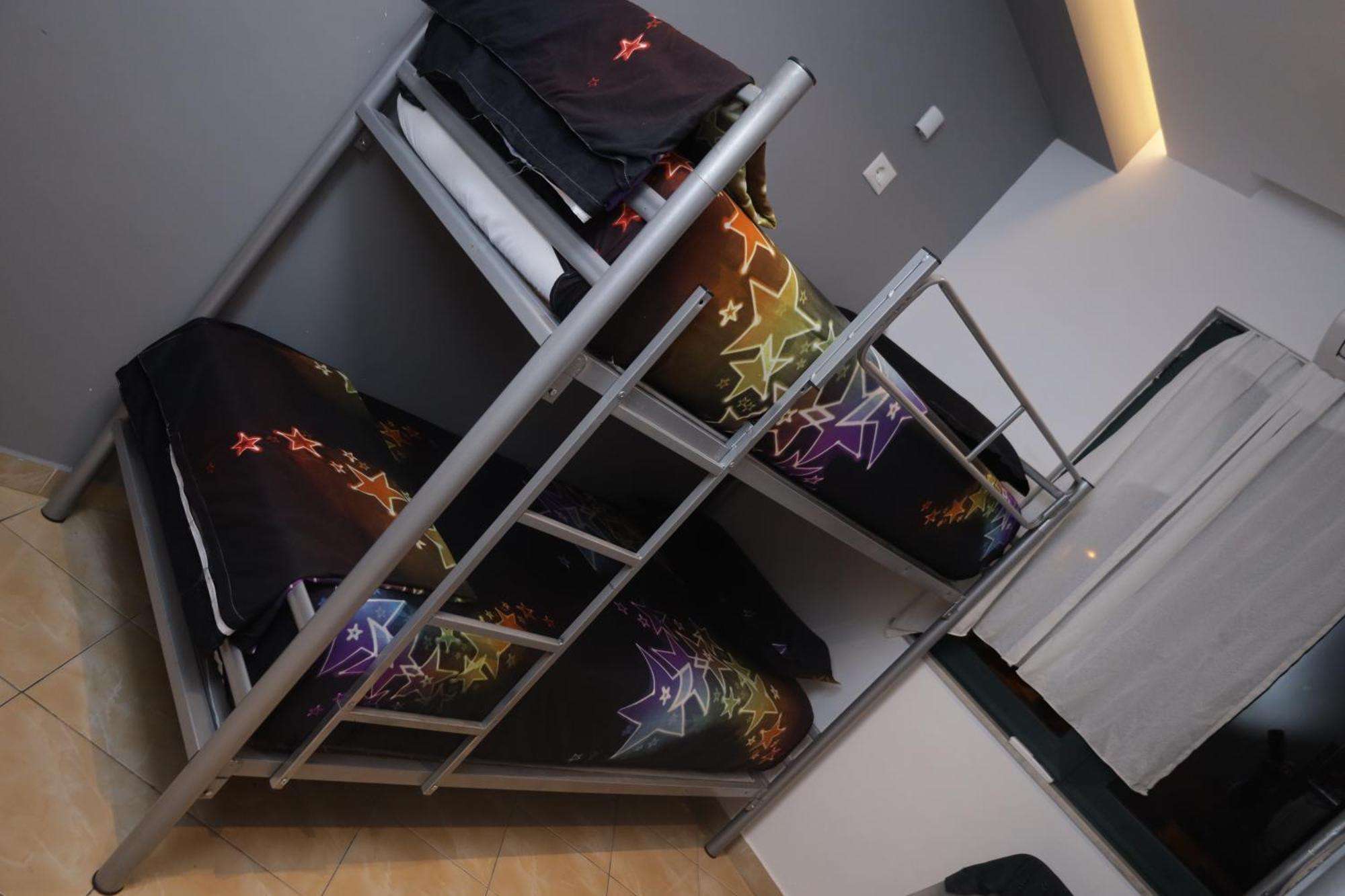 Sonche Hostel Тирана Екстериор снимка